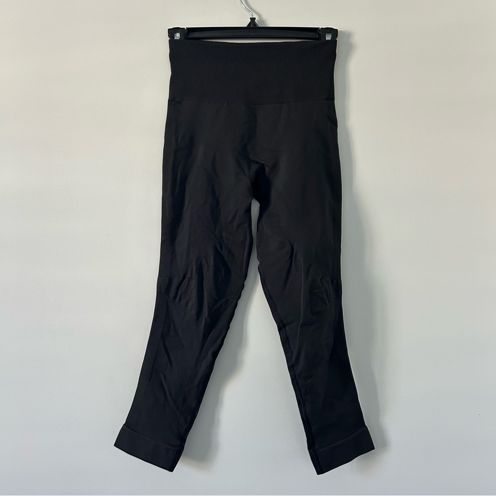 Lululemon Zone In Crop 21in Black Seamless High Rise Leggings 6